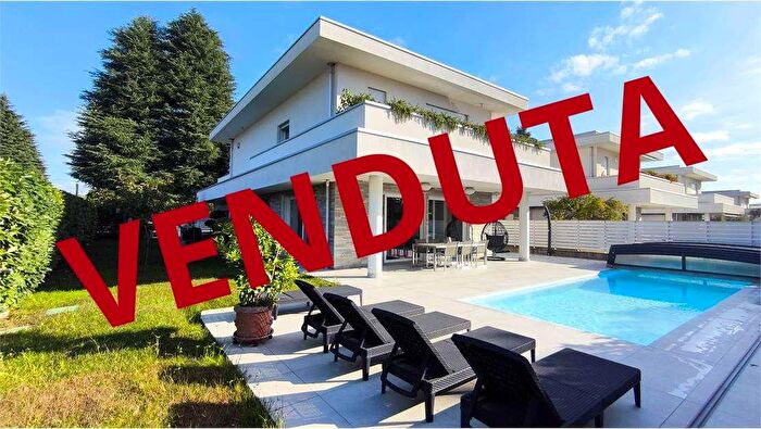 Casa quadrilocale in vendita in Viale Europa, Fenegro