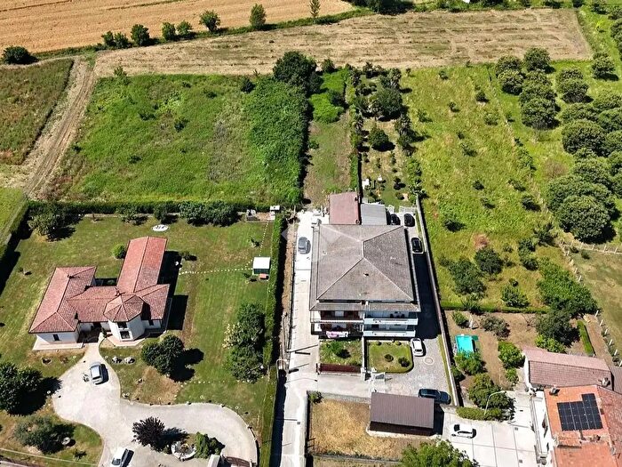Appartamento con 10 locali in vendita in Via San Leucio, Cervinara