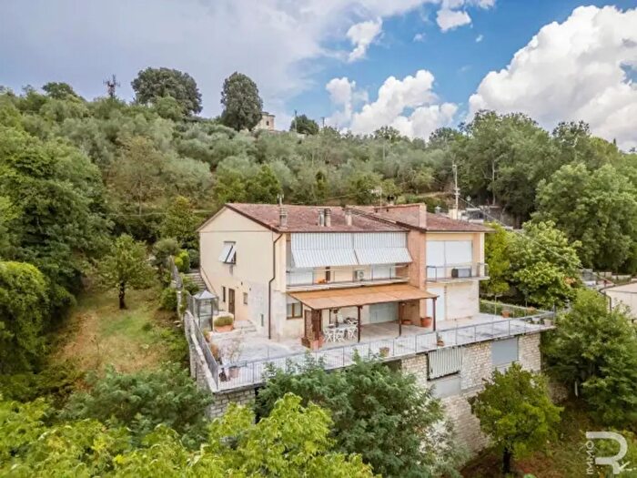 Casa con 6 locali in vendita in Strada Provinciale di Serre di Rapolano, Rapolano Terme
