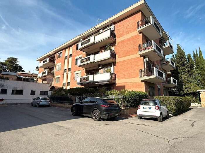 Appartamento con 5 locali in vendita in Via Francesco Bartolomeo Rastrelli, Roma