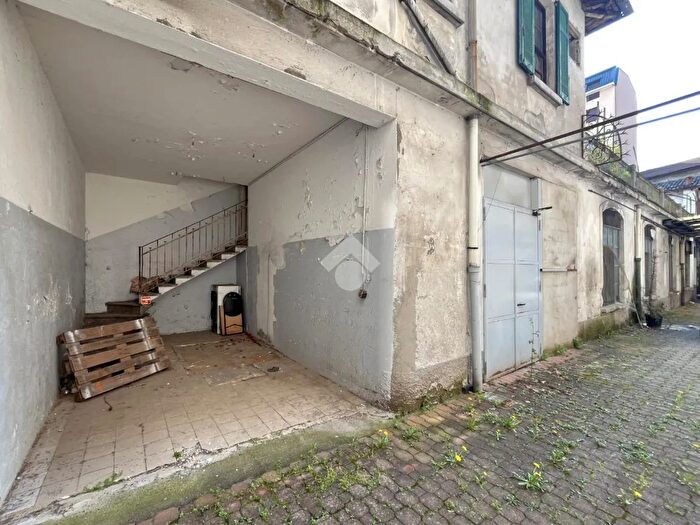 Casa con 5 locali in vendita in Via Azzone Visconti, Lecco