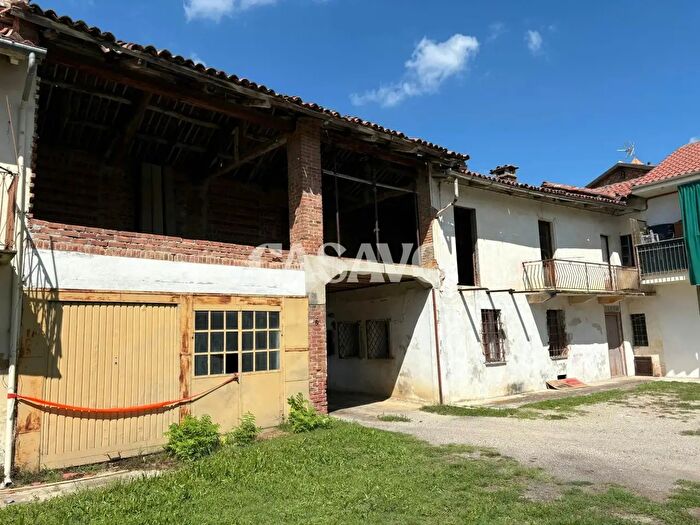 Casa con 8 locali in vendita in Via Martiri della Libertà, Scurzolengo