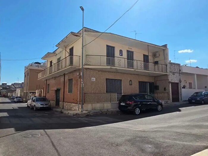 Appartamento con 6 locali in vendita in Via Giuseppe Cazzolla, Bitonto