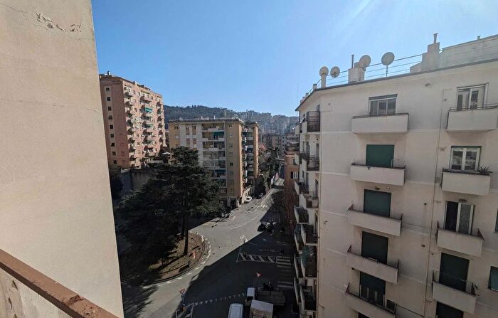 Appartamento con 5 locali in vendita in Piazza Guicciardini, Genova