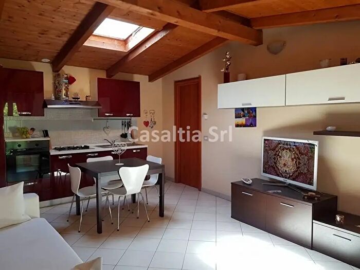 Appartamento trilocale in affitto in Via Dante Chiasserini, Milano