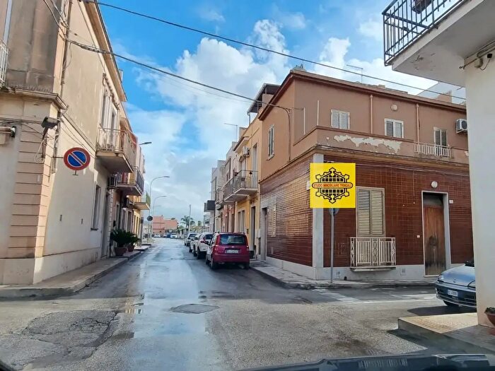 Casa con 6 locali in vendita in Avola