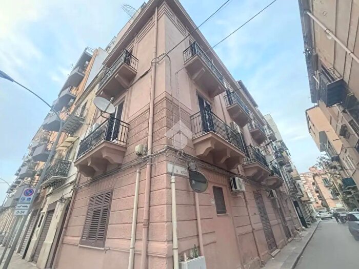 Appartamento trilocale in affitto in Via Scilla Agostino, Palermo