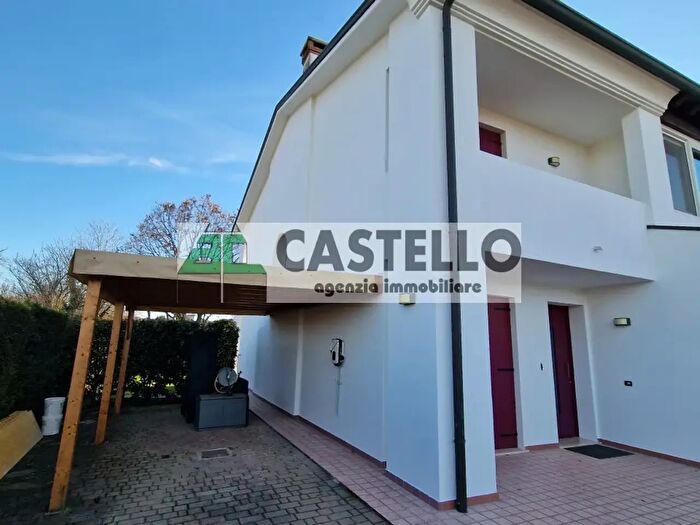 Casa con 7 locali in vendita in Via Bassa III N°, Campodarsego