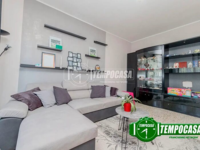 Appartamento trilocale in vendita in Via Luigi Einaudi, Vernate