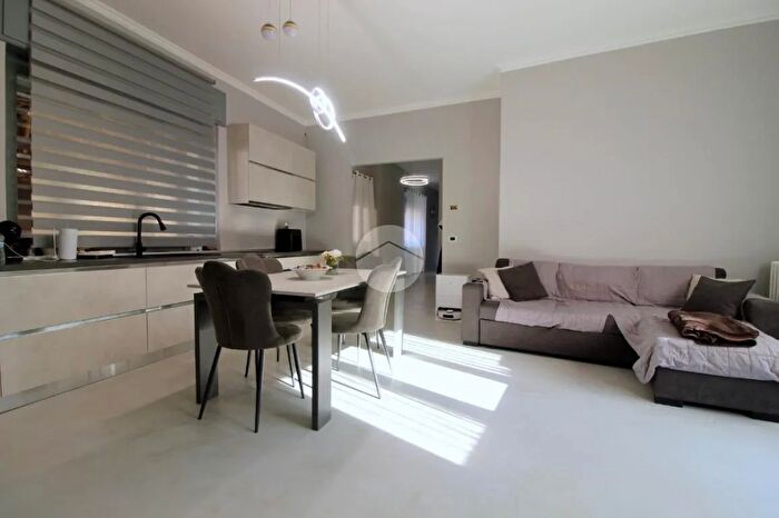 Appartamento quadrilocale in vendita in Via Muratore Camillo, Monticello DAlba