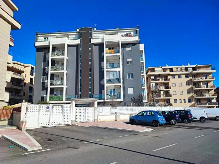 Appartamento quadrilocale in vendita in Via Giorgio Almirante, Foggia