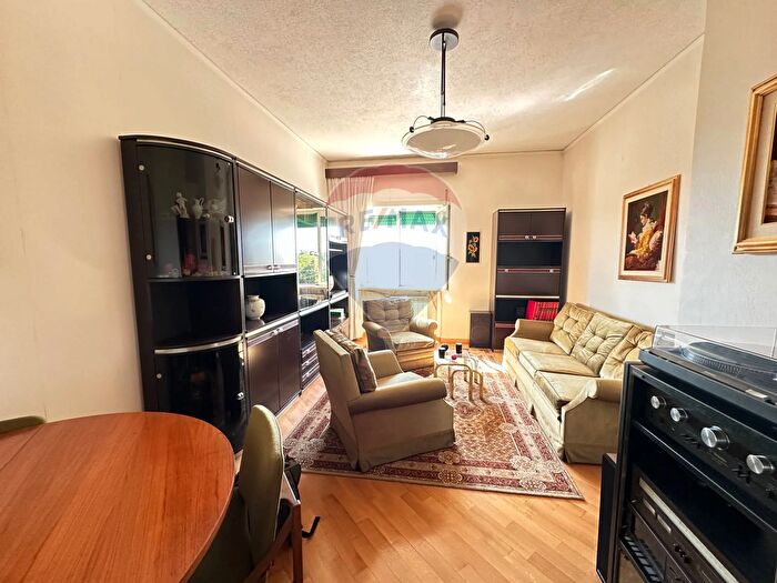 Appartamento con 7 locali in vendita in Via Europa, Casoria