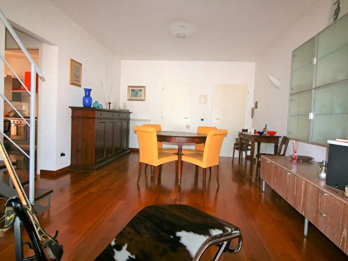 Appartamento con 6 locali in vendita in Carrara