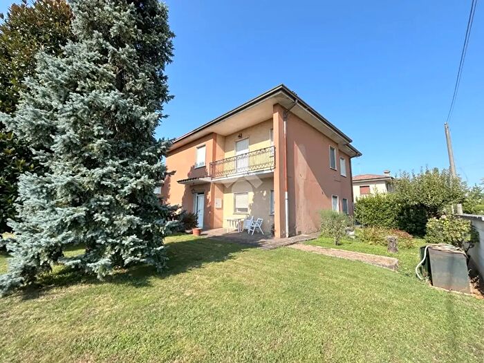 Casa con 8 locali in vendita in Via Sant'Anna, Visano