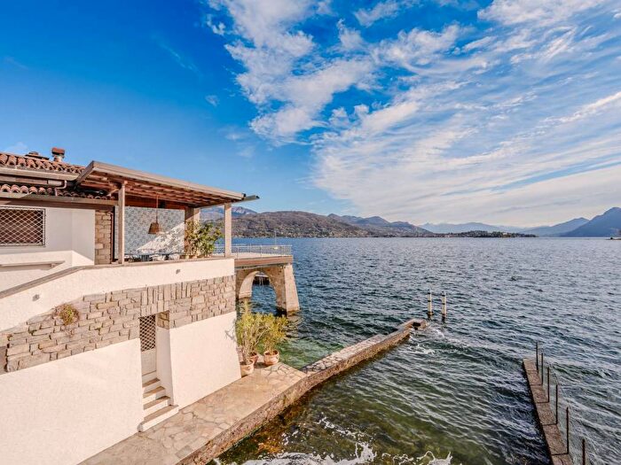 Casa con 6 locali in affitto in Via Sempione, Centro, Baveno