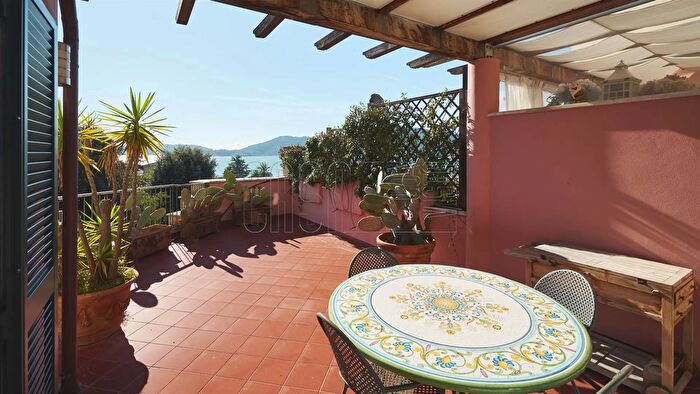 Appartamento con 7 locali in vendita in Via Enrico Toti, La Spezia