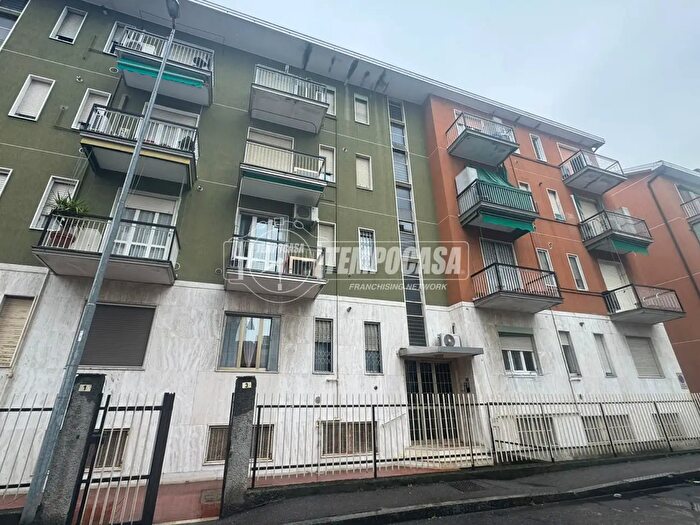 Appartamento trilocale in vendita in Via Redipuglia, Baranzate