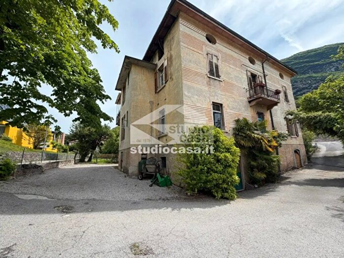 Appartamento trilocale in vendita in Via Nazionale, Vallelaghi