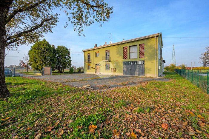 Casa con 7 locali in vendita in Via Cassoletta, Valsamoggia