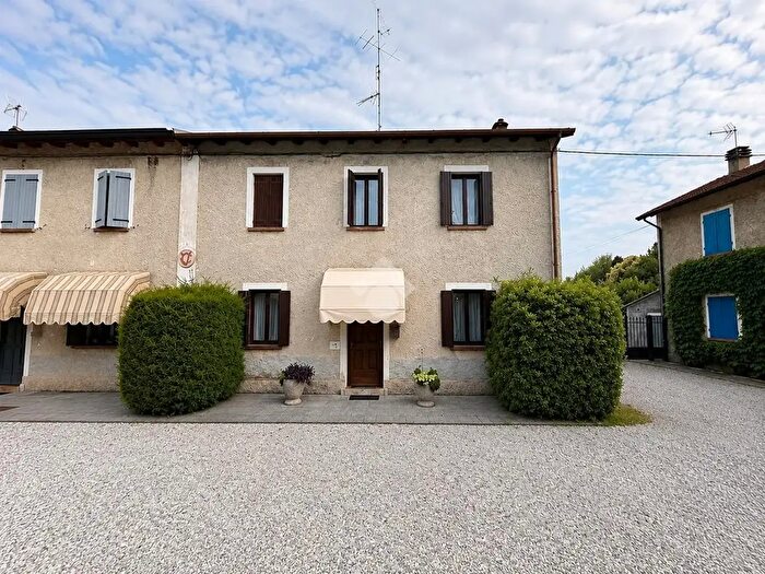 Casa quadrilocale in vendita in Via Trieste, Fiume Veneto