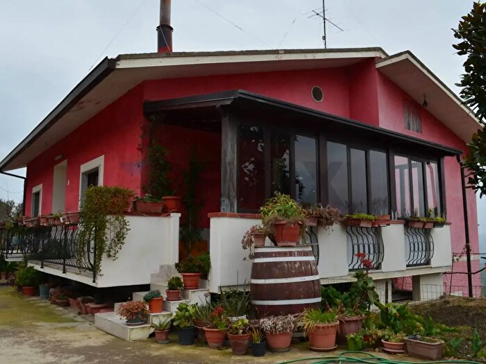 Casa con 6 locali in vendita in Montesarchio
