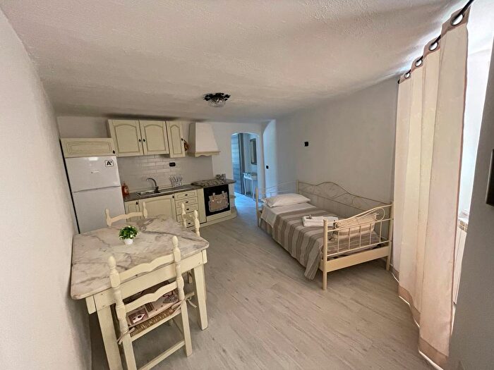 Appartamento trilocale in affitto in Piazza della Libertà, Ameglia