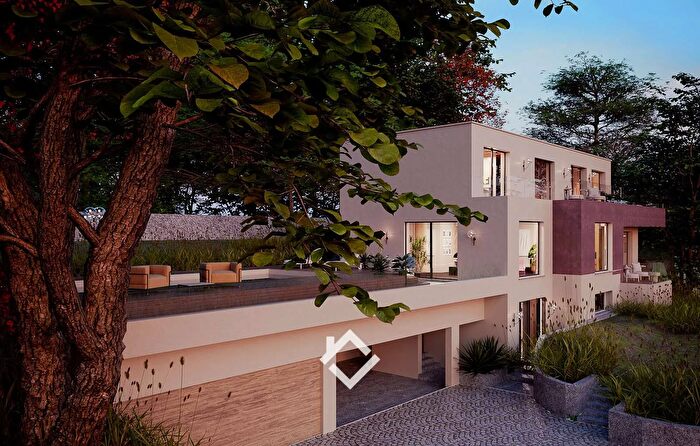 Casa con 10 locali in vendita in Via Mattello, Comerio