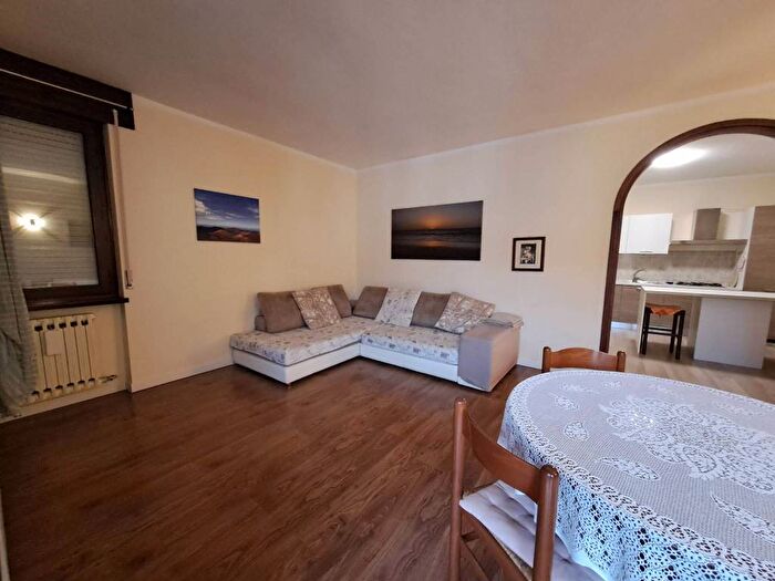 Appartamento trilocale in affitto in Via San Zeno, Negrar, Negrar di Valpolicella