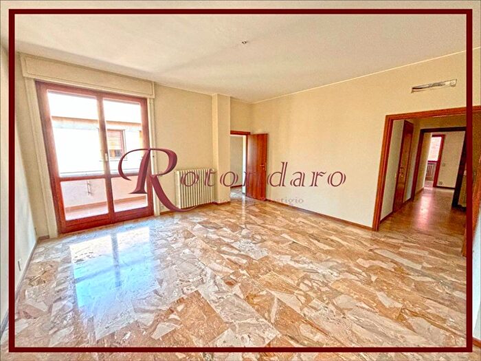 Appartamento con 5 locali in affitto in Via Monferrato, Washington, Milano