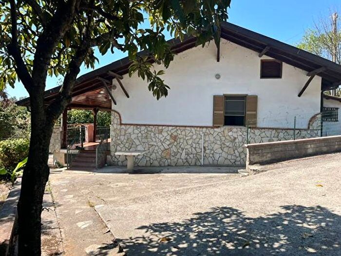 Casa trilocale in vendita in Via Celleta, Ceccano