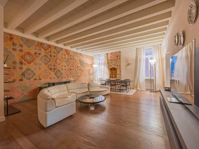 Appartamento quadrilocale in vendita in Via Pigna, Verona