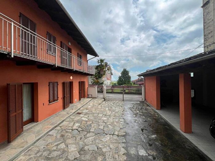 Appartamento trilocale in affitto in Via Circonvallazione, Centro, Envie