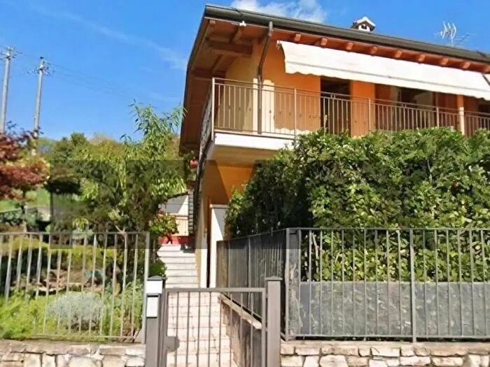 Appartamento trilocale in vendita in Caprino Bergamasco