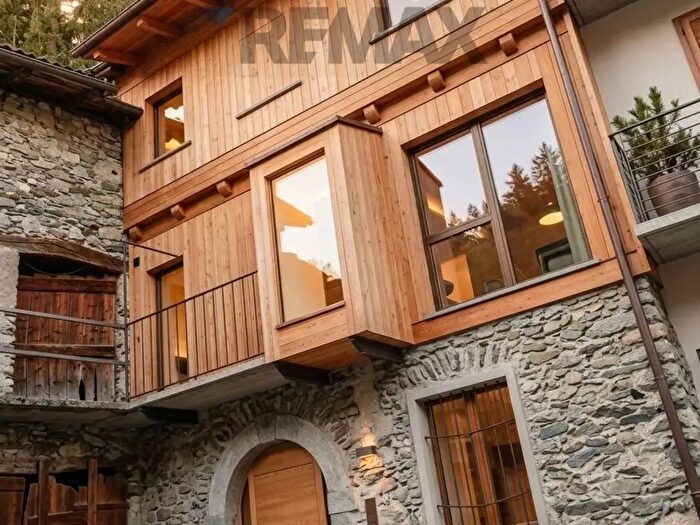 Casa con 10 locali in vendita in Vicolo Cimarosa Domenico Sc, Delebio