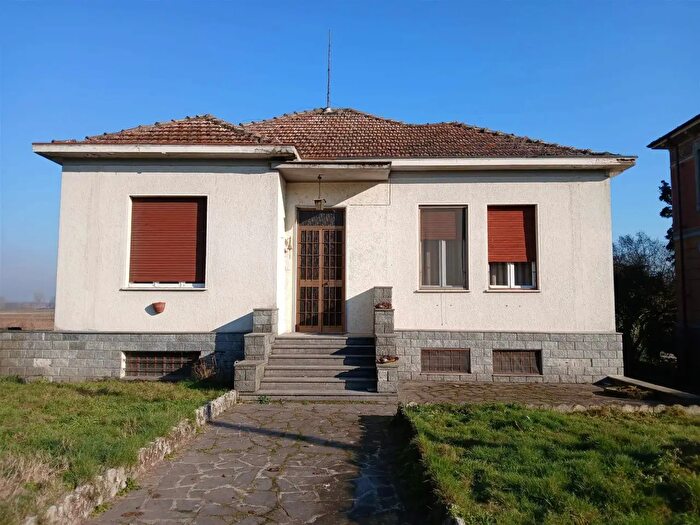 Casa quadrilocale in vendita in Mortara