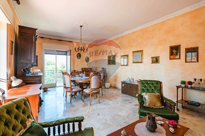 Appartamento con 5 locali in vendita in Via Giovanni Verga, Acireale