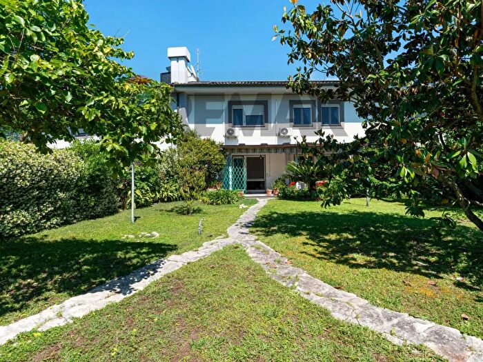 Casa quadrilocale in vendita in Largo Alcibiade, Roma