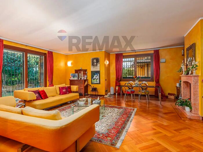 Casa con 5 locali in vendita in Stezzano