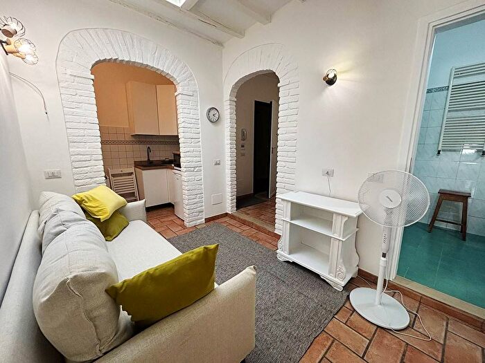Appartamento trilocale in affitto in Via Giosuè Carducci, Centro Storico, Parma