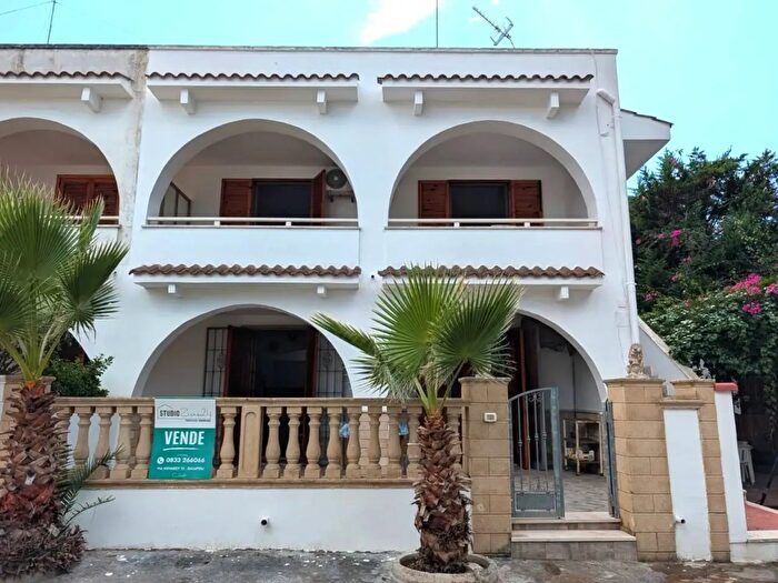 Casa quadrilocale in vendita in Via Riccione, Taviano