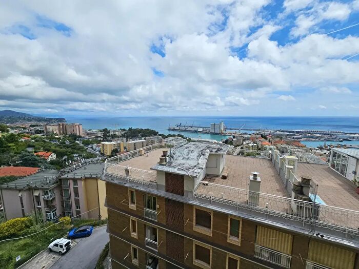 Appartamento con 5 locali in vendita in Via Visca, Savona