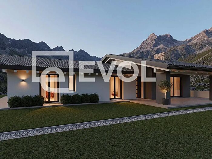 Casa con 5 locali in vendita in Via Buja, Gemona Del Friuli