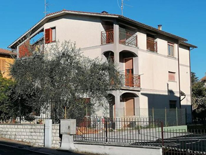 Appartamento con 6 locali in vendita in Largo Giardino SNC, Penna In Teverina