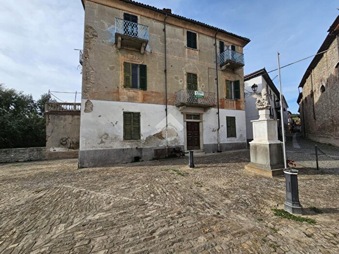 Casa con 6 locali in vendita in Via IV Novembre, Bistagno