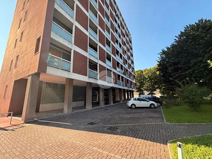 Appartamento trilocale in affitto in Via Francesco Gonin, Milano