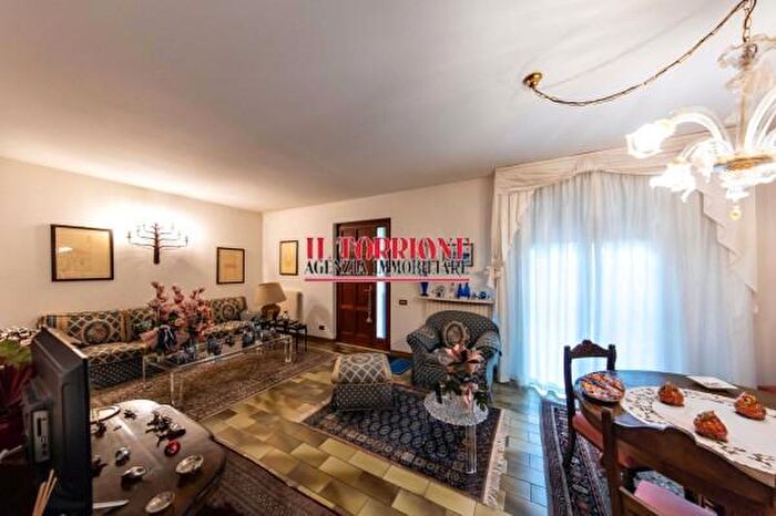 Appartamento con 5 locali in vendita in Via G dAroma, Uzzano