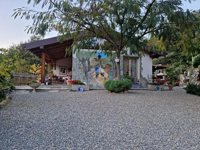 Casa quadrilocale in vendita in Strada delle Fontanelle, Olivetta San Michele