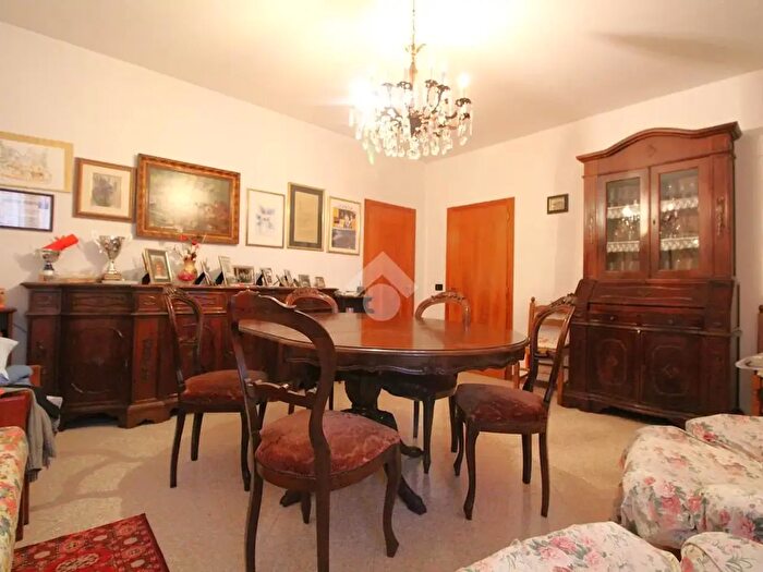 Casa con 5 locali in vendita in Via Ospedale, Montebelluna