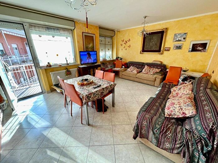 Appartamento con 7 locali in vendita in Via Gandolfi, Alessandria