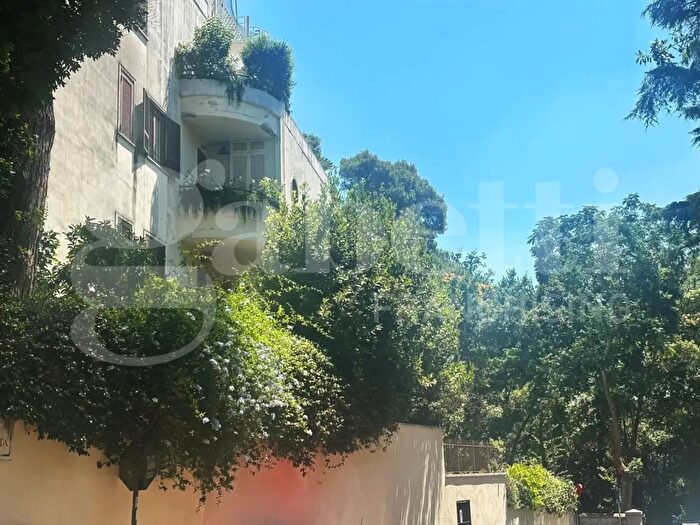 Appartamento con 9 locali in vendita in Via Adelaide Ristori, Roma